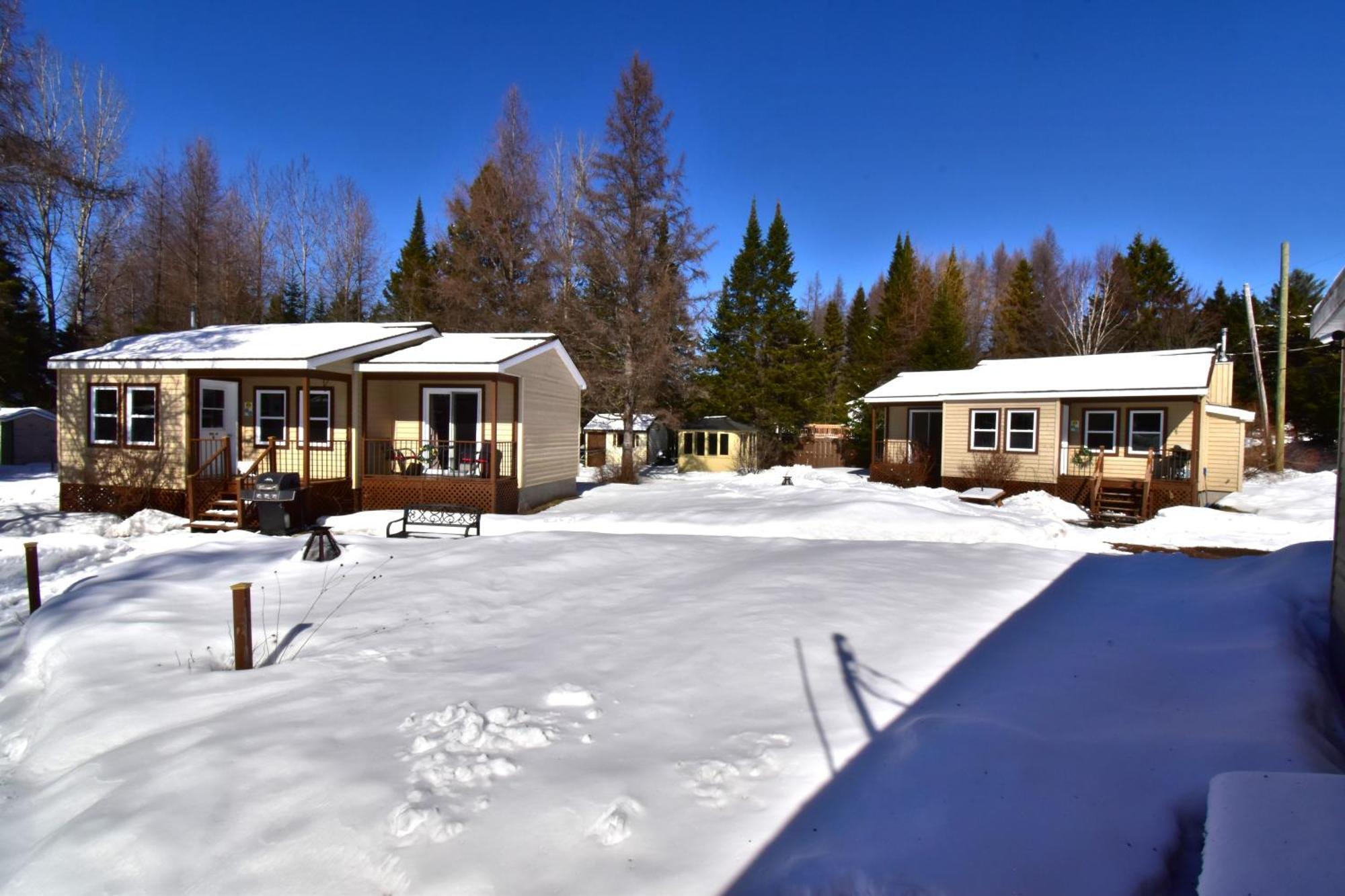 Emme Chalets Sainte-Lucie-de-Doncaster Εξωτερικό φωτογραφία