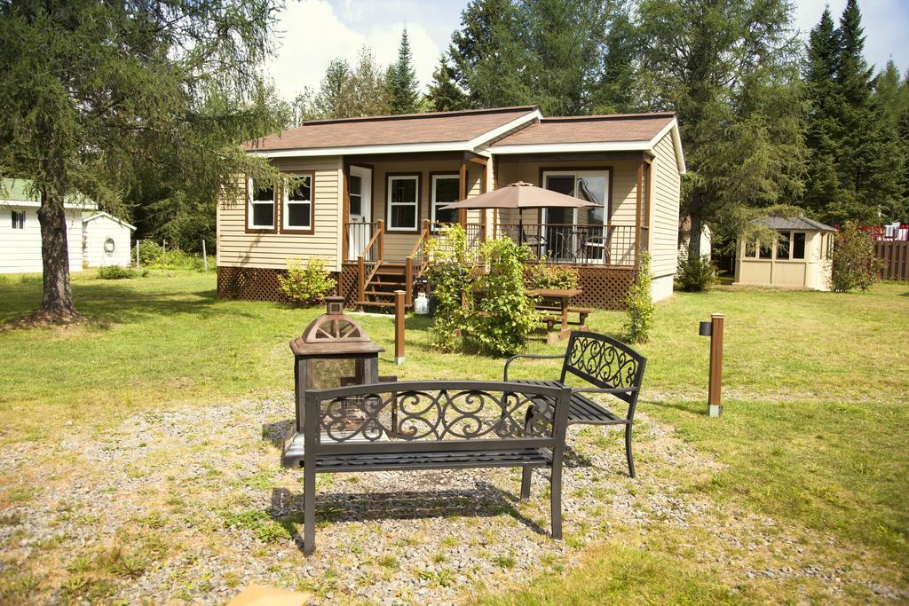 Emme Chalets Sainte-Lucie-de-Doncaster Εξωτερικό φωτογραφία