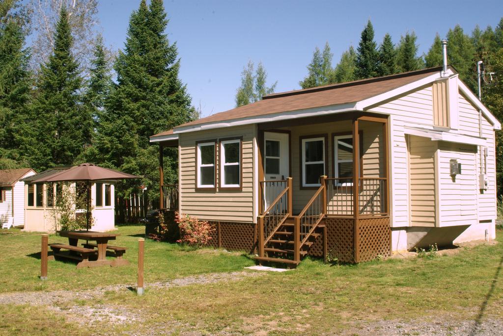 Emme Chalets Sainte-Lucie-de-Doncaster Δωμάτιο φωτογραφία